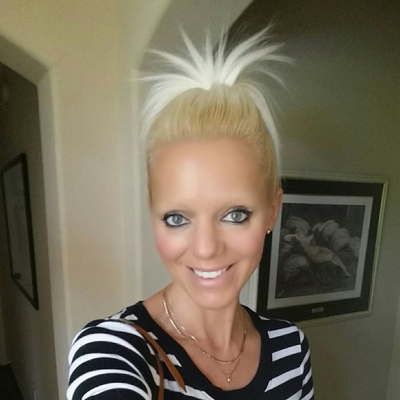 Meet your Posher, Vinciane - Picture 1 of 2